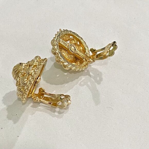 Vintage Coro Clip On Earrings Classic Gold textured dimensional stacked rounds - Picture 4 of 7